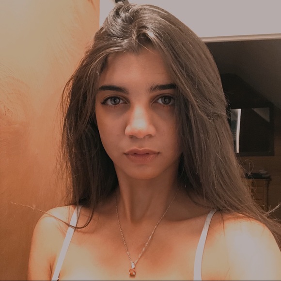 Meet your Posher, Fernanda - Picture 1 of 1